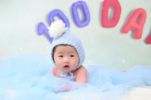 五指山四个月宝宝会翻身 五指山四个月宝宝会翻身