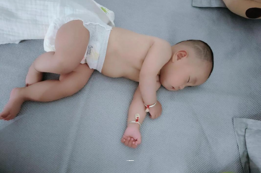 五指山1岁宝宝可以吃盐吗